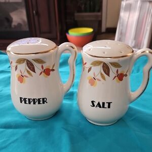 Autumn Leaf Pattern Floral Ceramic Salt and Pepper Shakers